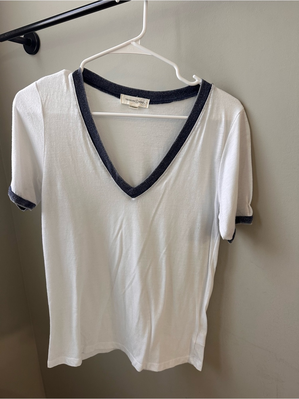 Treasure & Bond White V-Neck Tee with Navy Trim